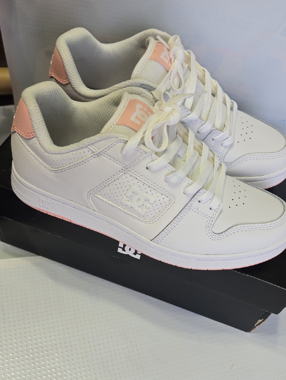DC Womens 9 Manteca 4 White With Baby Pink Accents